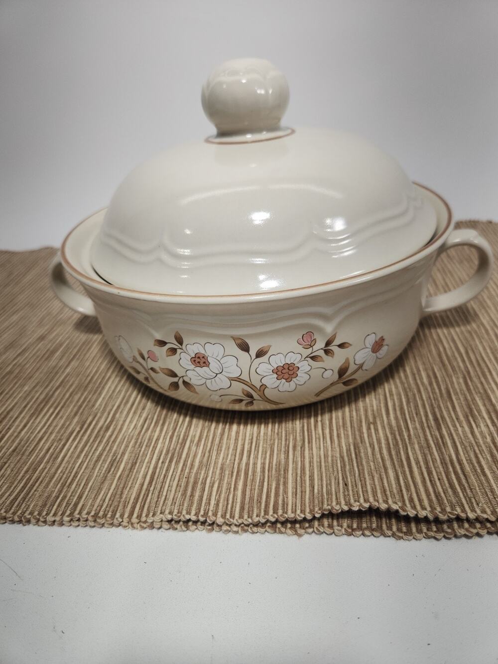 Vintage 70's CUMBERLAND Stoneware Serving Pot Lidded Dish Bowl MAYBLOSSOM Japan